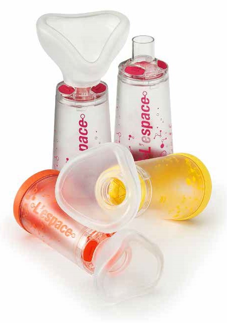 CAMERA DISTANZIATRICE PER EROGATORI SPRAY PREDOSATI L'ESPACE 220ML PEDIATRICO SPAZIO MORTO 49ML CON MASCHERA VALVOLA INSPIRAZIONE 2 VALVOLE ESPIRAZIONE CODICE COLORE GIALLO - Farmacia Artemisia di Montecuollo Dott. Angelo snc