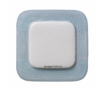 MEDICAZIONE BIATAIN IN SCHIUMA DI POLIURETANO CON BORDO ADESIVO IN SILICONE PER TALLONE 18X18 CM 5 PEZZI - Farmacia Artemisia di Montecuollo Dott. Angelo snc